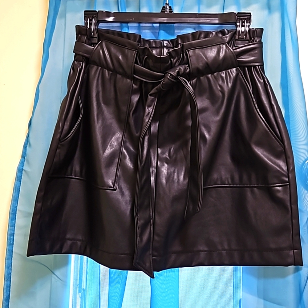 NEW never worn (Ci Sono faux leather collection mini skirt L)  Faux leather